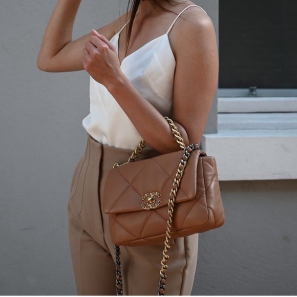 CHANEL 19 caramel/brown bag open to trades for (smaller) bag - Picture 4 of 16